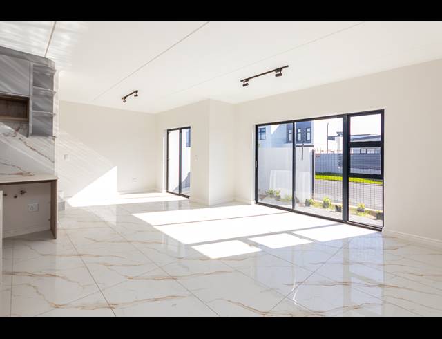 3 BEDROOM TOWNHOUSE FOR SALE IN SANDOWN